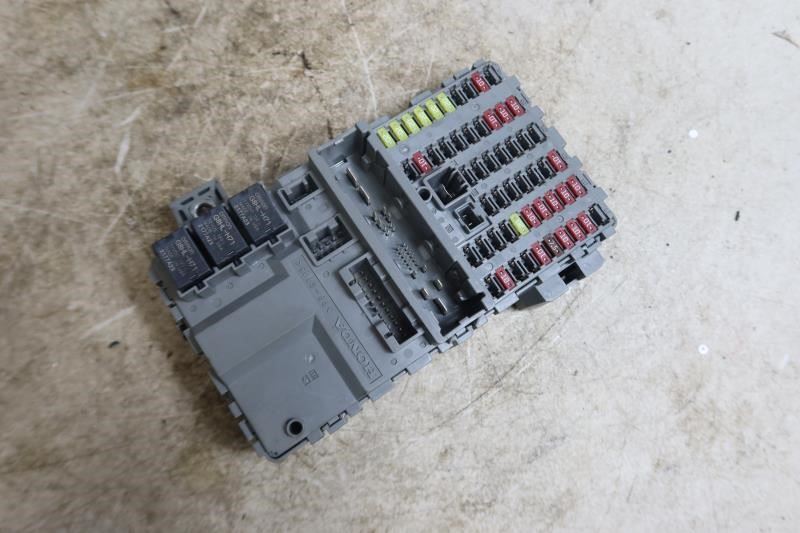 2018 2019 Honda Accord OEM Interior Cabin Fuse Box Assembly