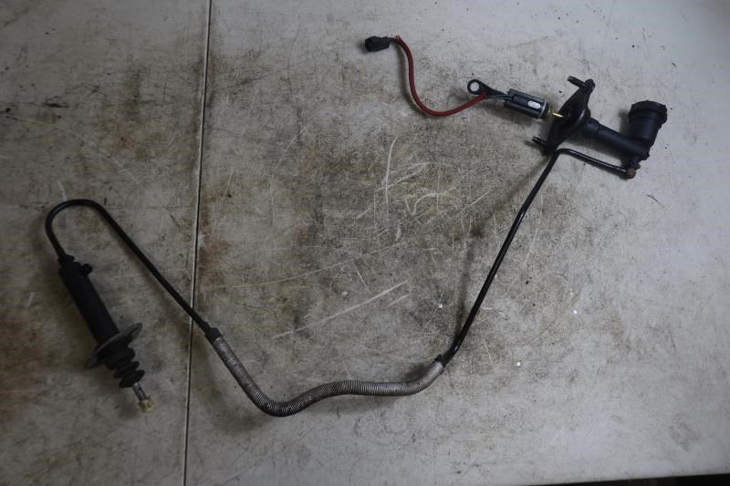 2005 2006 Jeep Wrangler TJ 4.0L OEM Clutch Master Cylinder Assembly 52107652AM