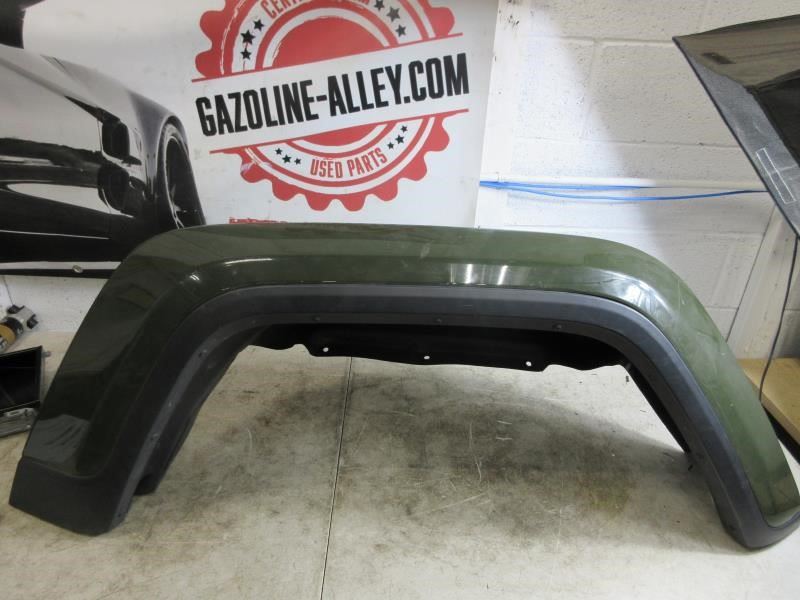 Good condition, clean and ready for installation. Fits rear RH side. FREE LOCAL PICKUP. PAINT COLOR- Sarge Green. 6QD80RXFAE/ 6QB14PGG8D/ 68341318 (2020-2023 Jeep Gladiator JT OEM Rear Right Passenger