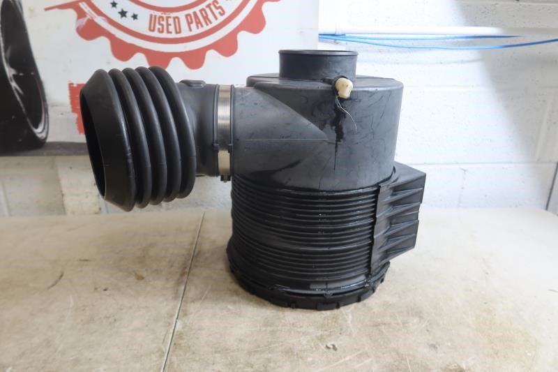 2005-2006 International CF500 OEM Original Air Intake Cleaner Box Assembly 