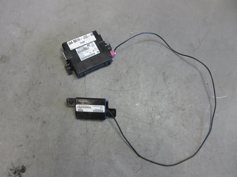2019 Jeep Grand Cherokee Dodge Durango OEM Keyless Control Module w Antenna