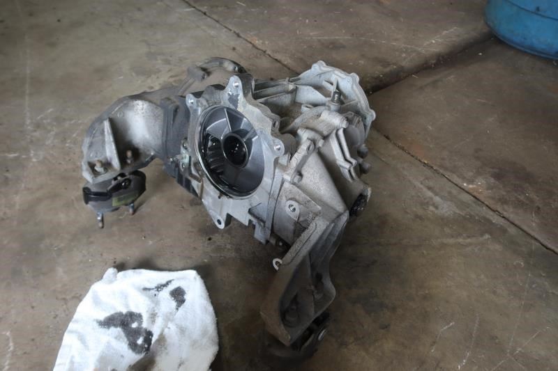 2004 2005 2006 Cadillac XLR OEM Rear Axle Differential Carrier 2.93 24234596

