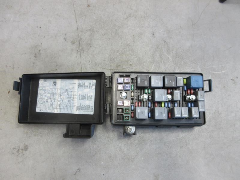 2004-2005 Cadillac XLR OEM Engine Fuse Box Relay Assembly 10339549