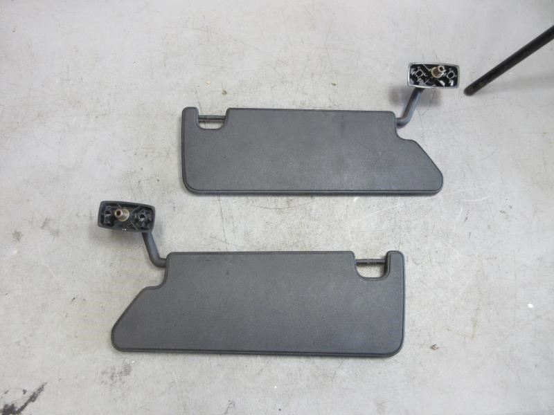 2007-2009 Jeep Wrangler JK OEM Sun Visor Pair 55371008/ 55371009
