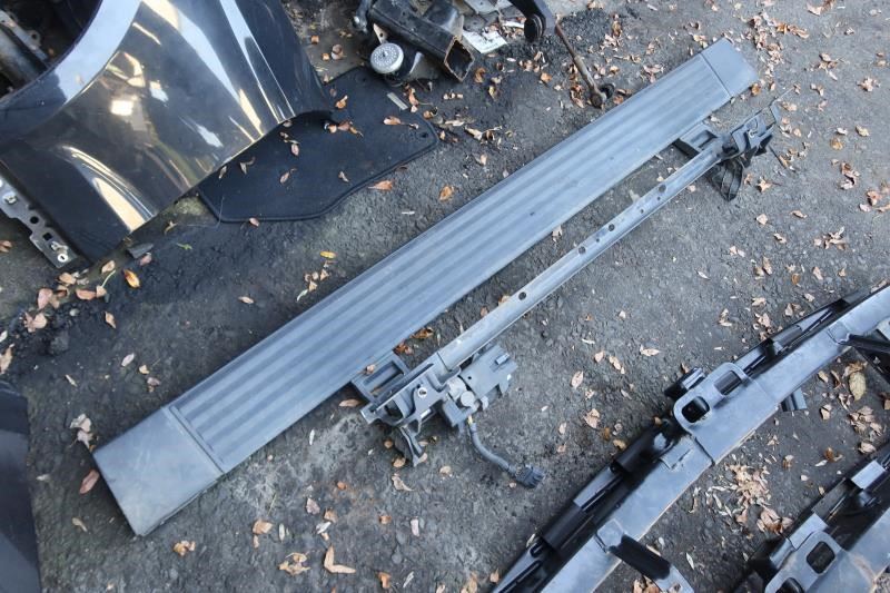 2007-2014 Cadillac Escalade OEM Right Power Running Board Retractable Side Step

Short wheel base, about 79 inches. 