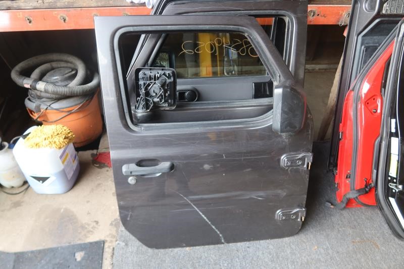 2018-2023 Jeep Wrangler Gladiator OEM Front Right Passenger Door 68281910
