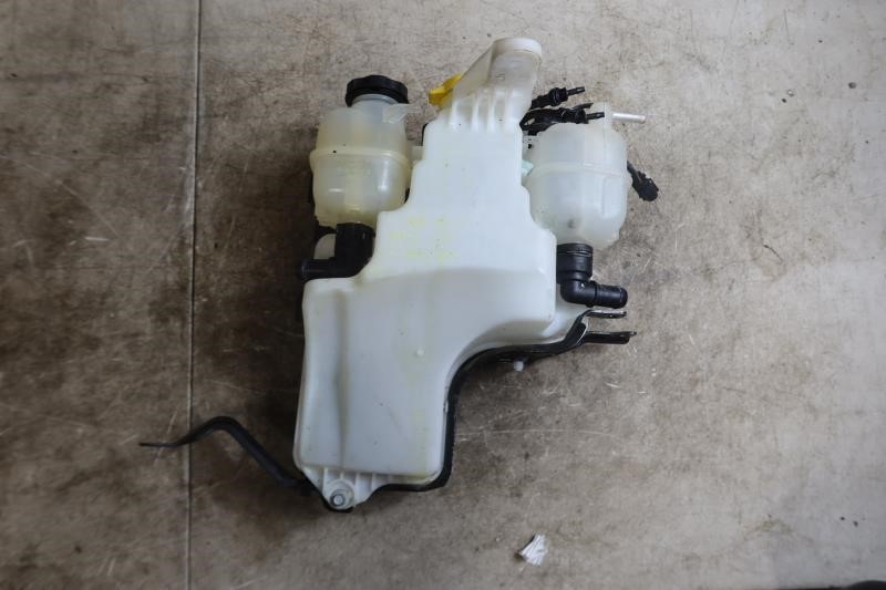 2018-2022 Jeep Wrangler JL Gladiator Windshield Washer Reservoir Tank w Bracket
