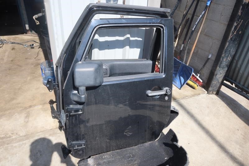 2011-2018 Jeep Wrangler JK JKU OEM Front Left Driver Door Loaded 68079597