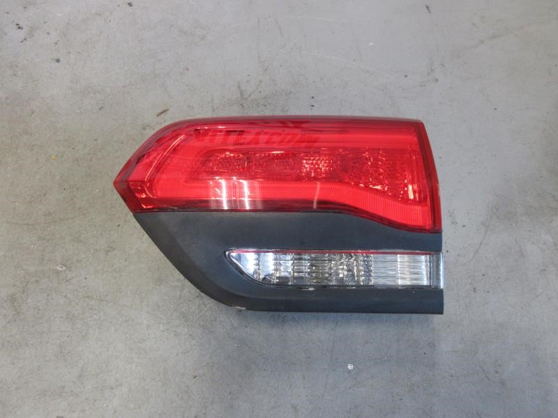 2014-2021 Jeep Grand Cherokee OEM Right Passenger RH Inner Tail Light 68110046