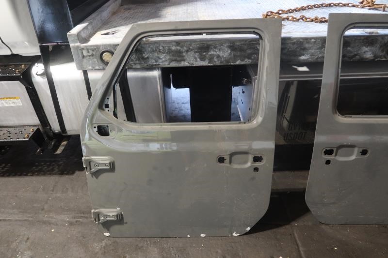 2018-2023 Jeep Wrangler Gladiator OEM Front Left LH Driver Door Shell 68281911