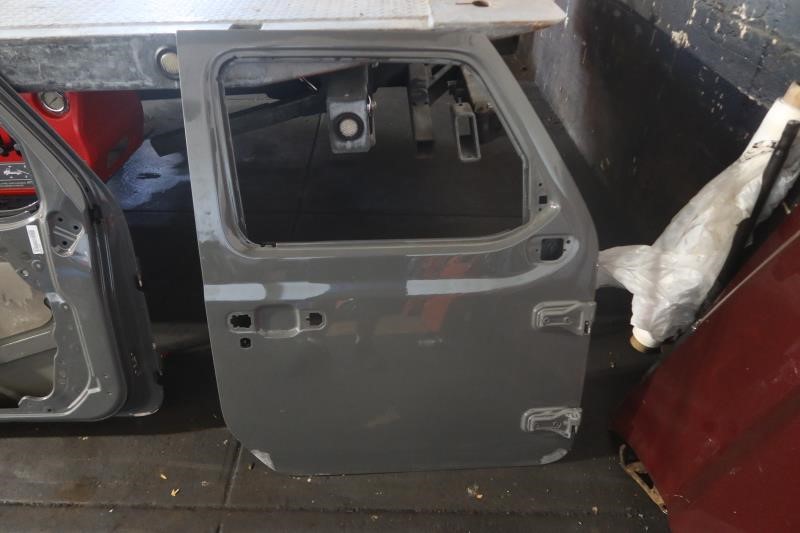 2018-2023 Jeep Wrangler Gladiator OEM Front Right Passenger Door Shell 68281910