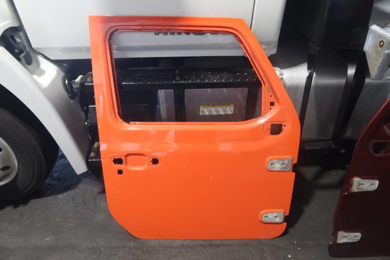 2018-2023 Jeep Wrangler Gladiator OEM Front Right Passenger Door Shell 68281910