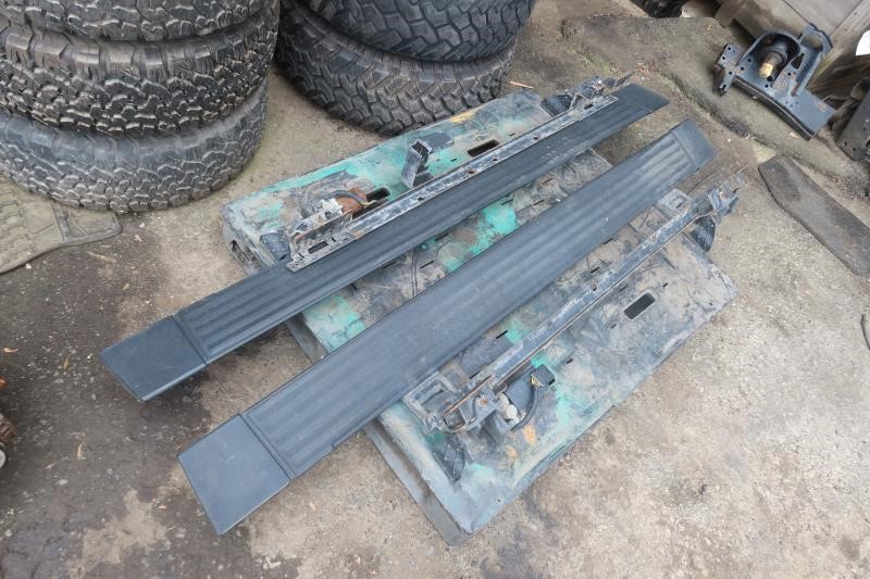 2007-2014 Cadillac Escalade OEM Power Running Board Retractable Side Step Pair

Short wheel base, about 79 inches. 