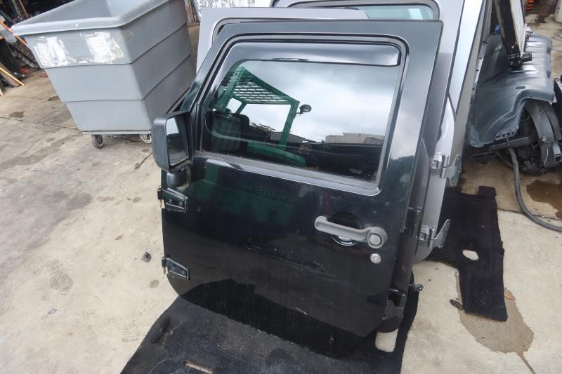 2007-2010 Jeep Wrangler JK OEM Front Left Driver LH Door Assembly 68002359