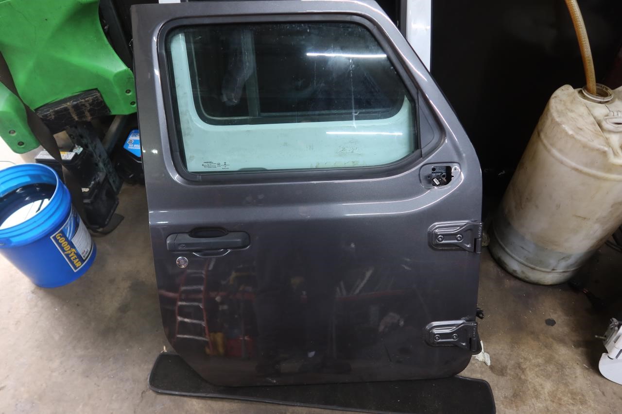 2018-2023 Jeep Wrangler Gladiator OEM Front Right Passenger Door 68281910