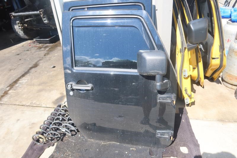 2007-2010 Jeep Wrangler JK OEM Front Right Passenger Door Assembly 68002358