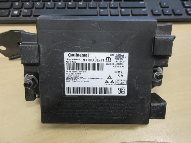 2018 Jeep Wrangler JL OEM Receiver Hub Module 68307134 / 68341937