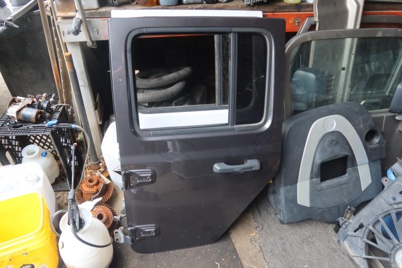 2018-2022 Jeep Wrangler Gladiator OEM Rear Left Driver Door Assembly 68281909