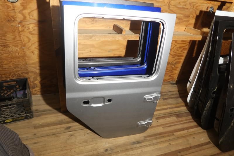 2018-2023 Jeep Wrangler Gladiator OEM Rear Right Passenger Door Shell 68281908