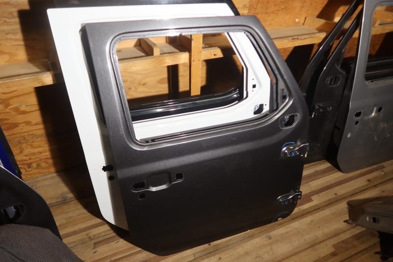 2018-2023 Jeep Wrangler Gladiator OEM Front Right Passenger Door Shell 68281910