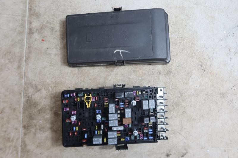 2021 Jeep Wrangler JL 2.0L OEM Engine Fuse Box Assembly 68481784