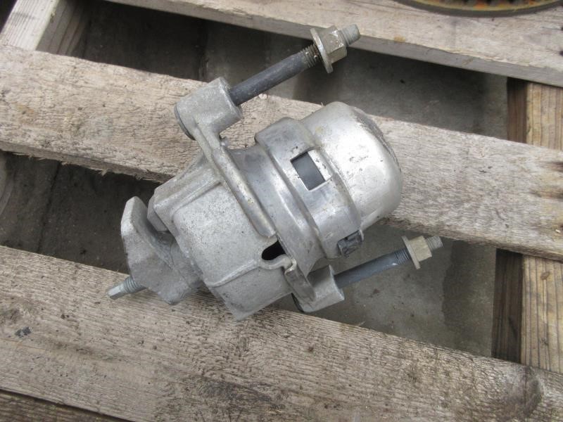 2014-2019 Chevy Corvette C7 OEM Right Passenger Side Transmission Mount 23187446