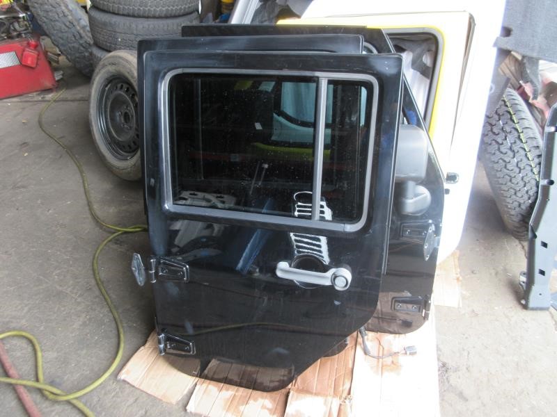 2011-2018 Jeep Wrangler JK JKU OEM Rear Left Driver Side Power Door PX8 68079599