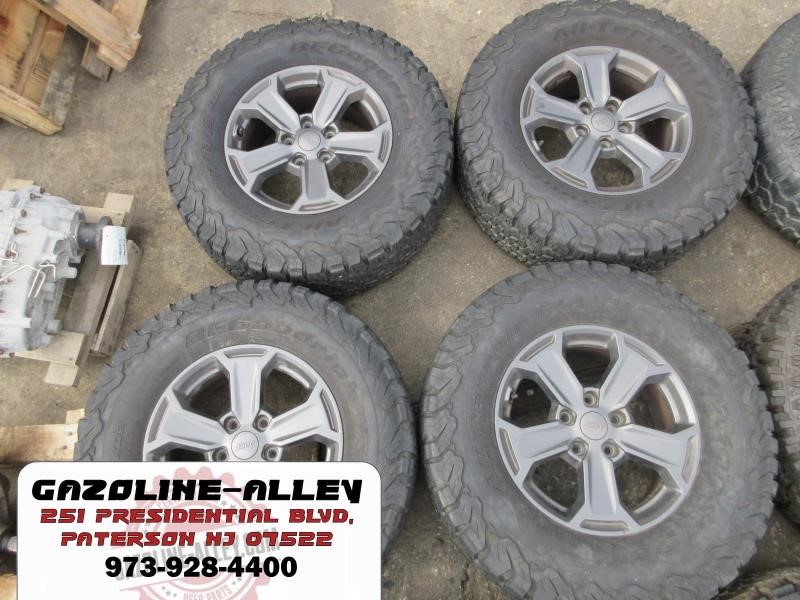 17x7.5 Jeep Wrangler JK Recon OEM Wheels w/ Tires Set of 4 6ED73NTZAA