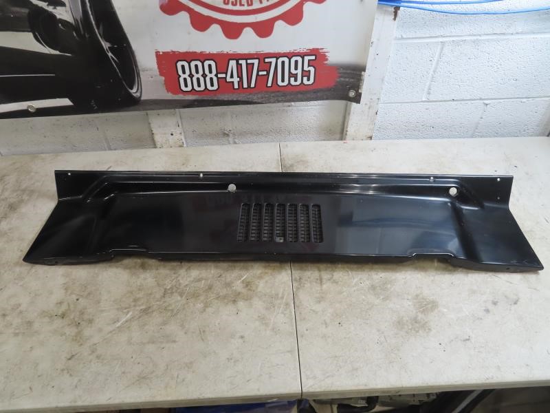 1997-2006 Jeep Wrangler TJ LJ OEM Single Vent Cowl Grille Grill Panel 55174636AB