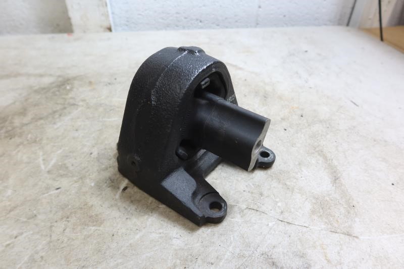 2012-2018 Jeep Wrangler JK OEM Right Passenger Side Engine Motor Mount 5147190