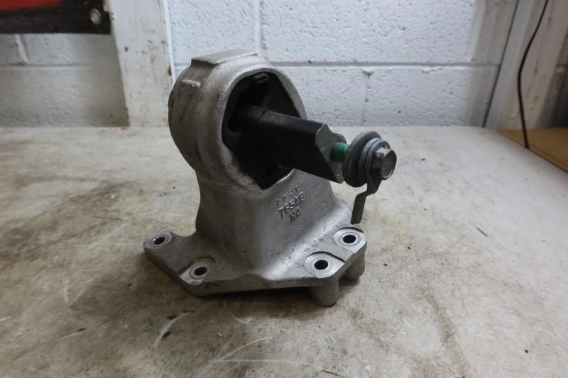 2018 2019 2020 Jeep Wrangler JL 3.6L OEM Left Driver Engine Motor Mount 68240765