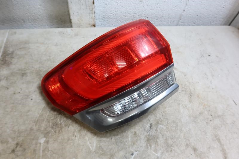 2014-2018 Jeep Grand Cherokee OEM Rear Left Driver Tail Light Lamp 68236135