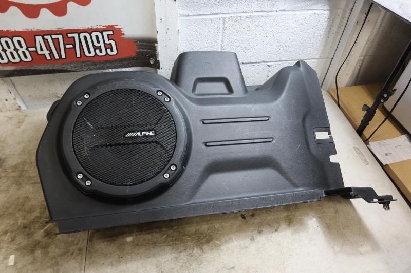 2018-2023 Jeep Wrangler JL OEM Rear Alpine Subwoofer Speaker w/ Panel 6LY67TX7AE