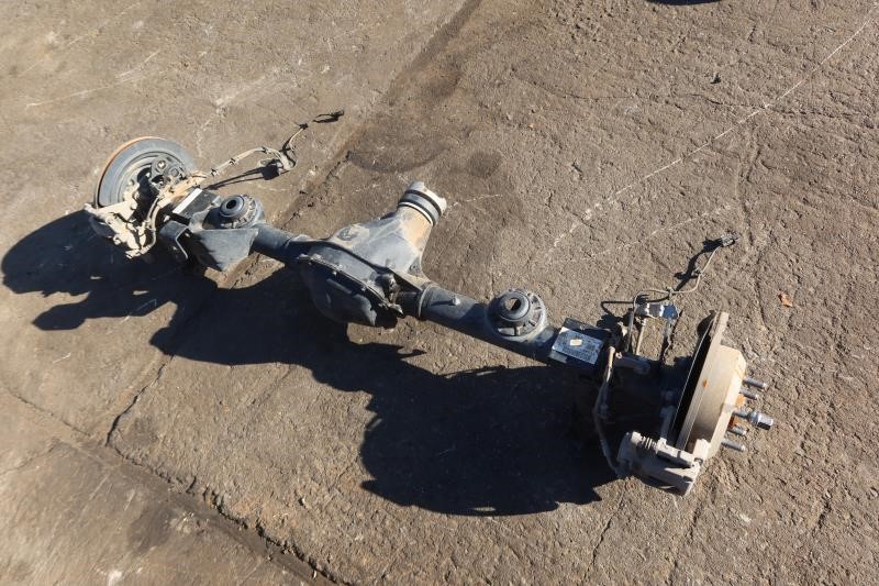 2018-2023 Jeep Wrangler JL OEM 220mm 4.10 Ratio Rear Axle Assembly 68294263