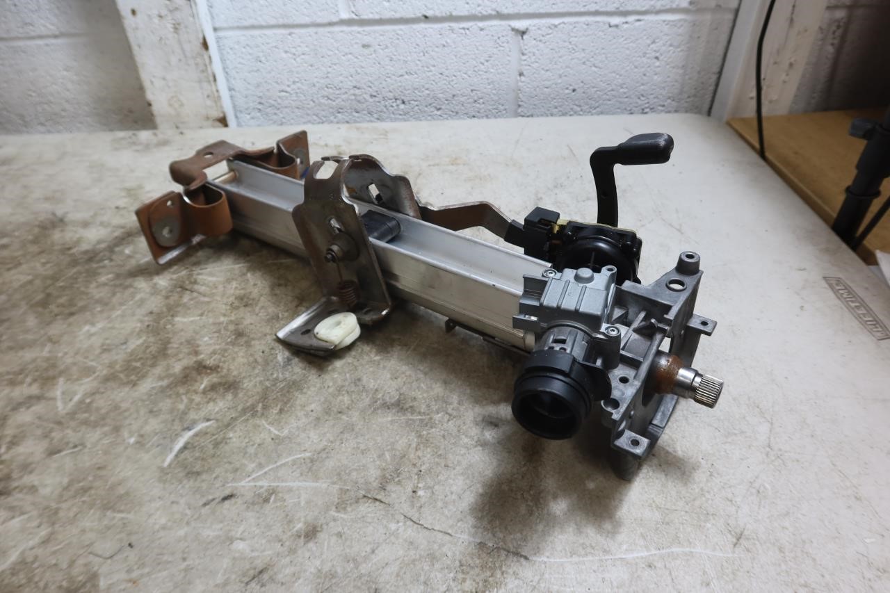 2001-2006 Jeep Wrangler TJ OEM Steering Column Assembly w/ Tilt A/T 05057079