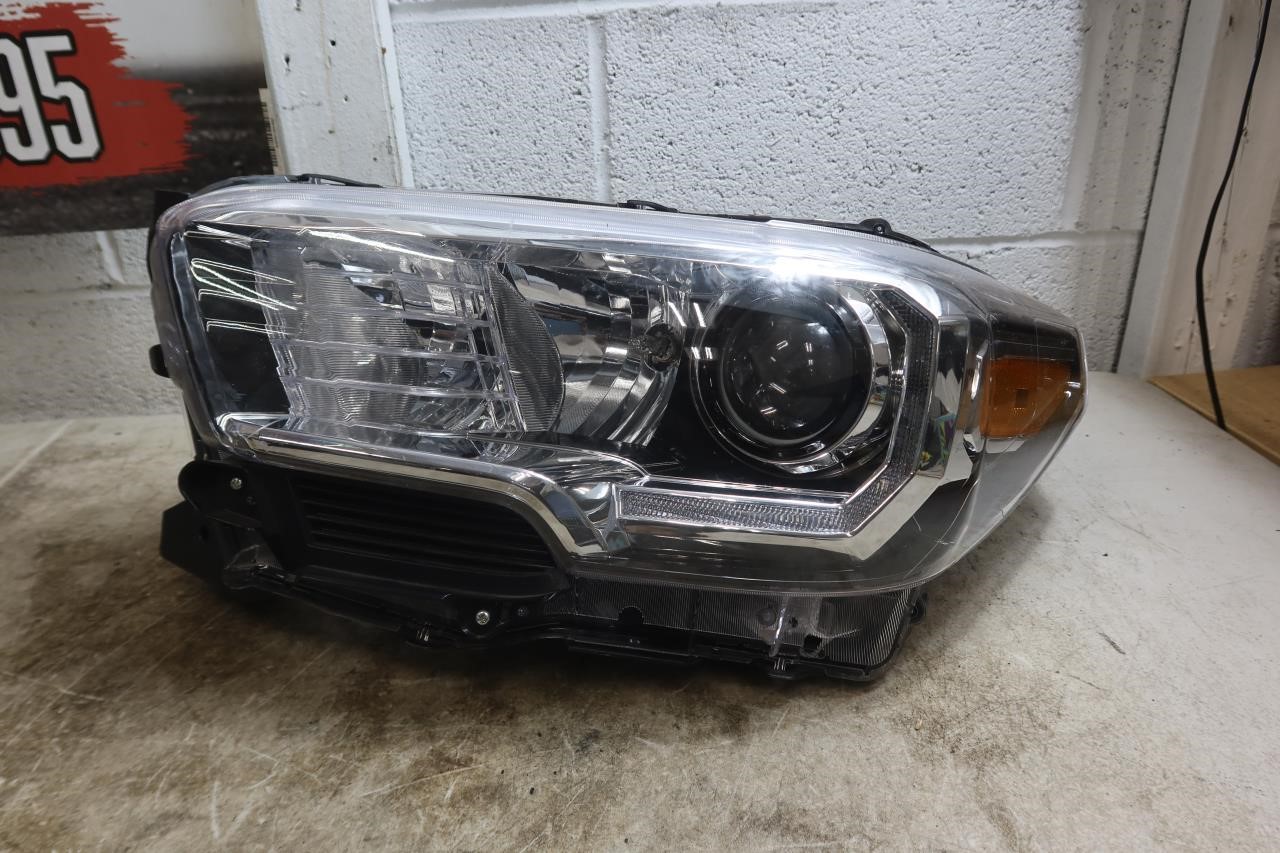 2016-2019 Toyota Tacoma OEM Left Driver LH Headlight Lamp Assembly 81150-04260
