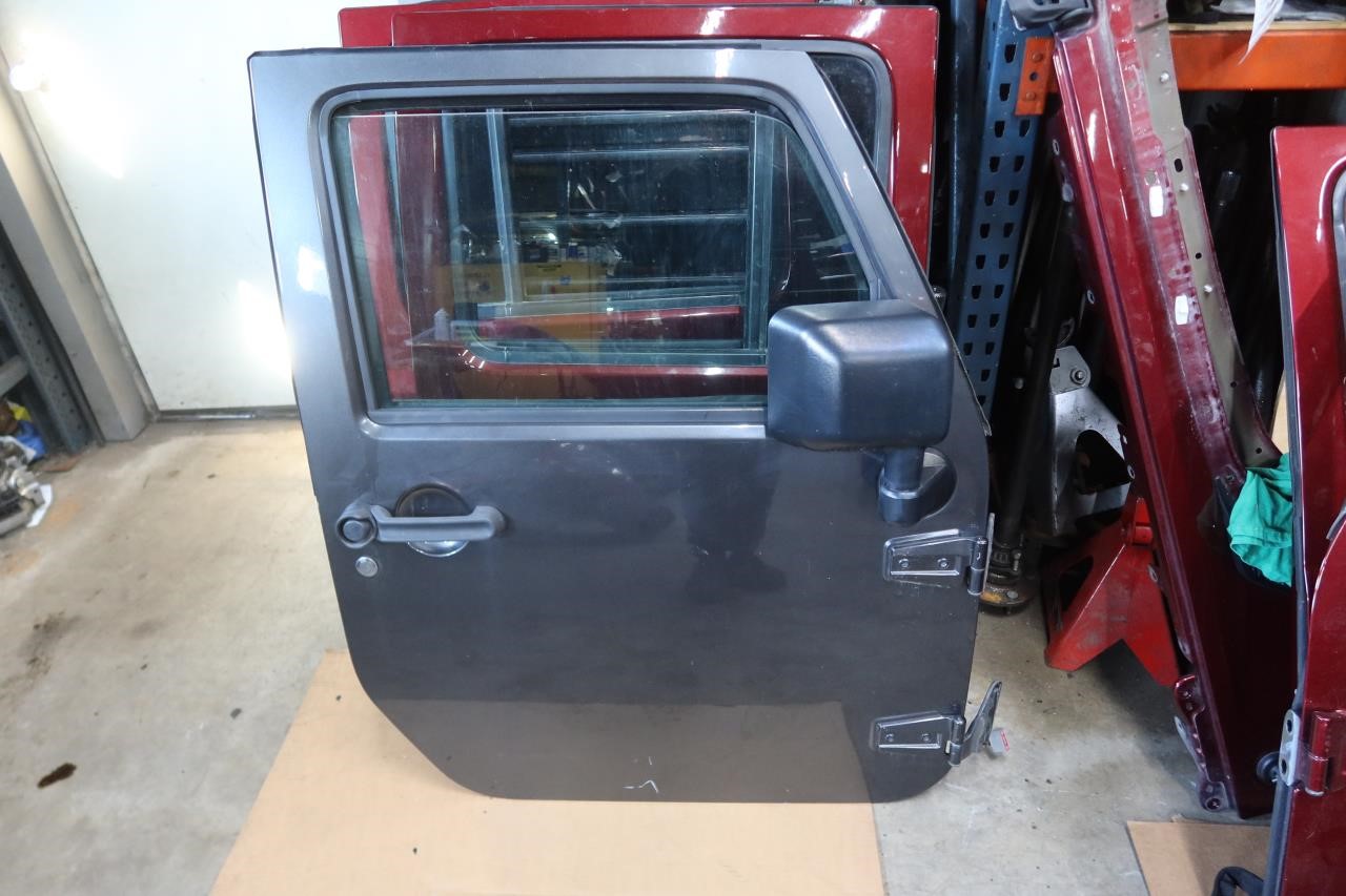 2011-2018 Jeep Wrangler JK JKU OEM Front Right Passenger Door 68079596AF