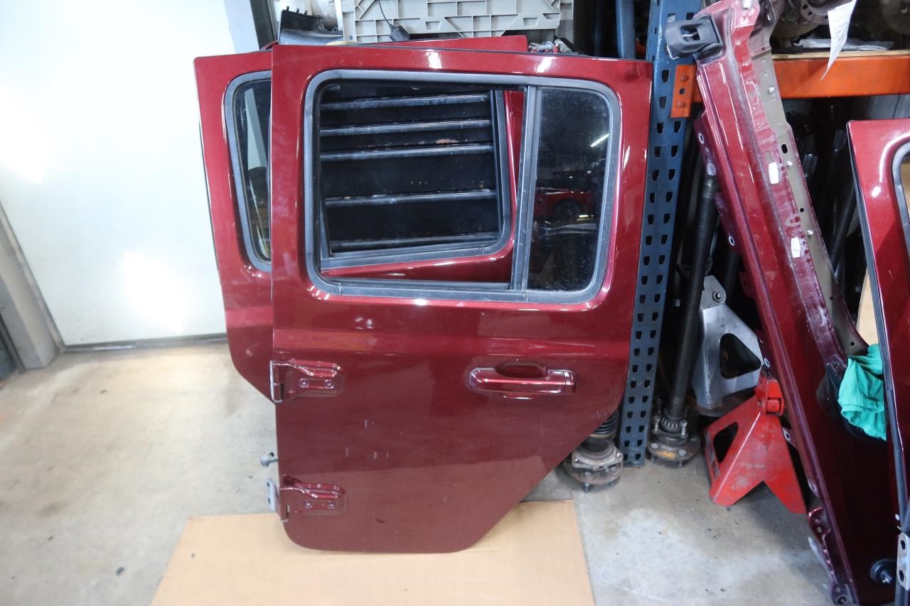 2018-2023 Jeep Wrangler Gladiator OEM Rear Left Driver Door Assembly 68281909