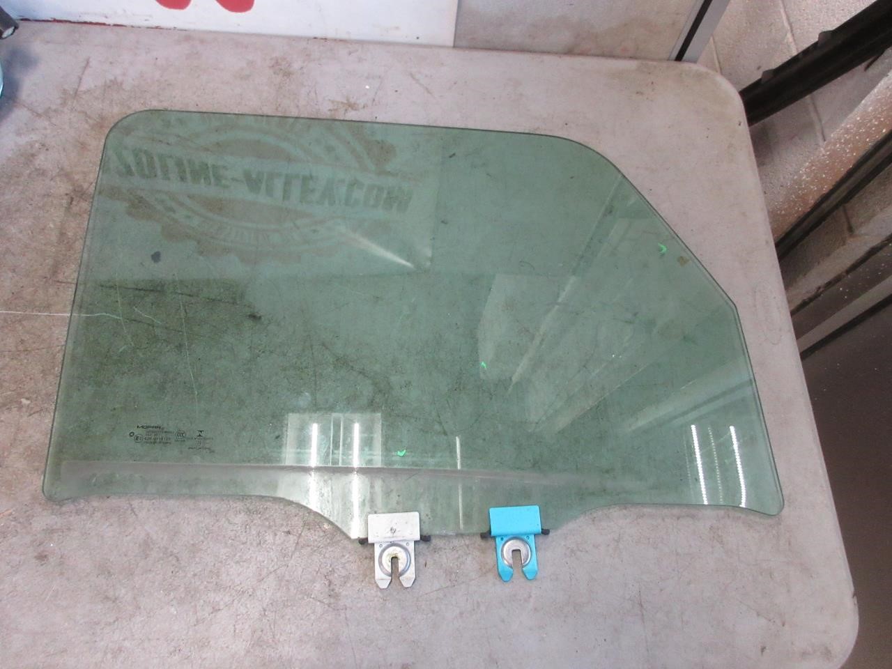 2018-2023 Jeep Wrangler JL OEM Front Right Passenger Door Glass Window 68280918