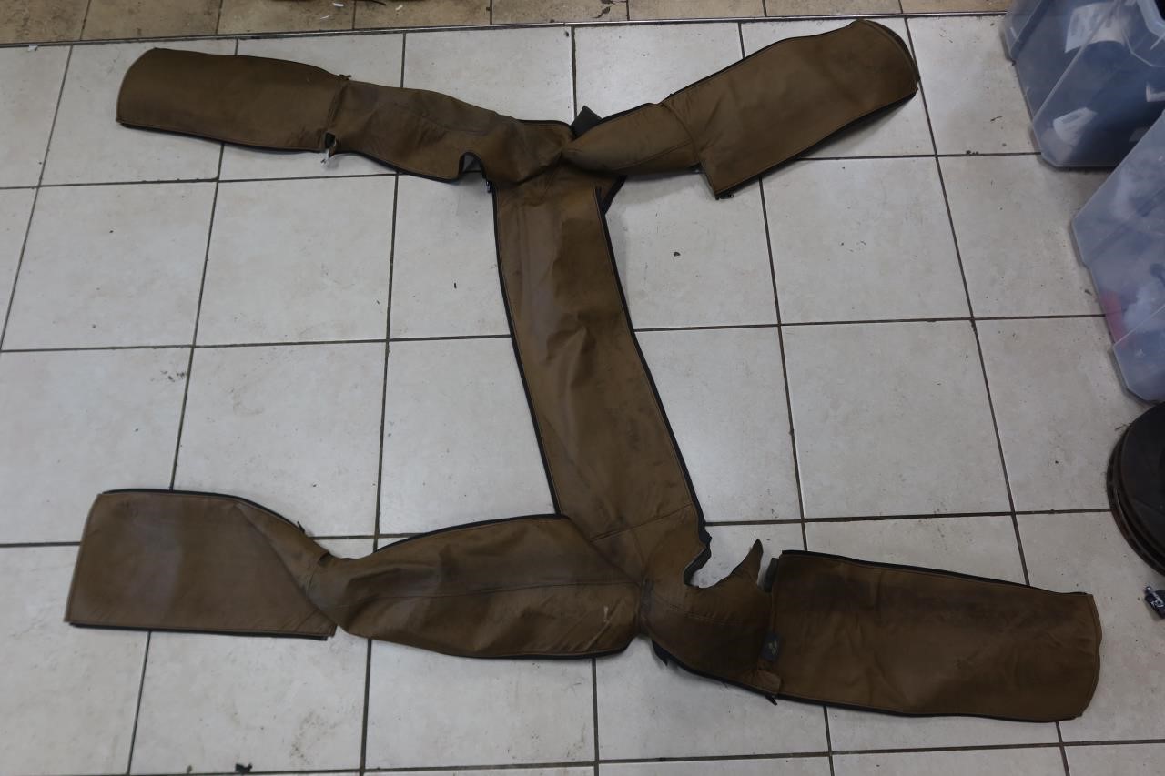 1992-1995 Jeep Wrangler YJ Bestop Roll Bar Sport Bar Padding Cover Spice Color

Red Container