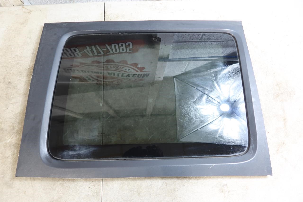 2007-2010 Jeep Wrangler JK 4 Door OEM Right Passenger RH Quarter Glass 55395740