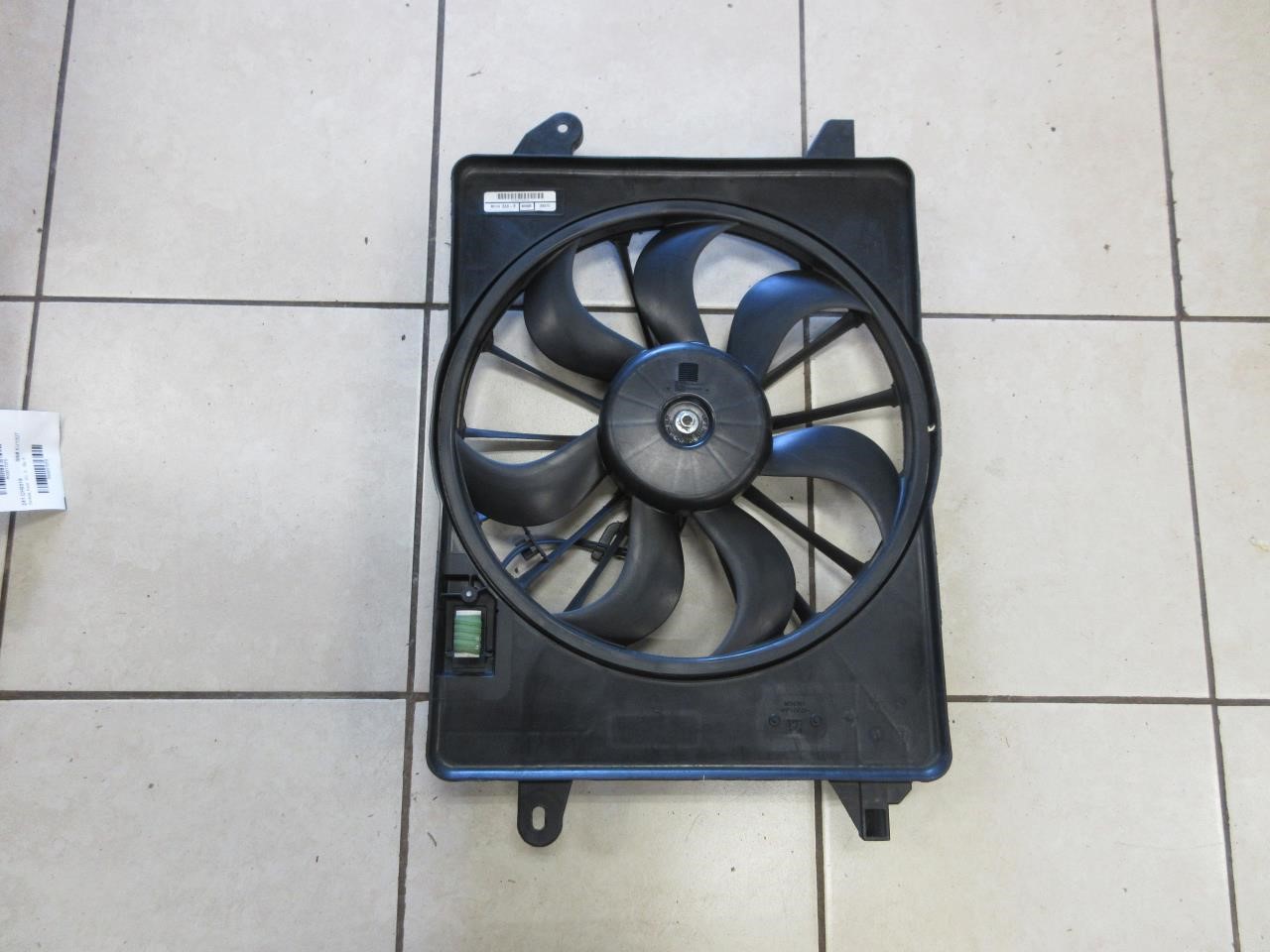 15-23 Dodge Charger Challenger OEM Engine Cooling Radiator Single Fan Assembly 