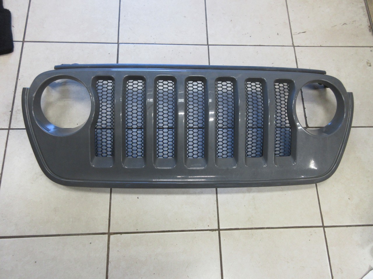 2018-2023 Jeep Wrangler JL Gladiator JT OEM Front Grille Assembly 68316767