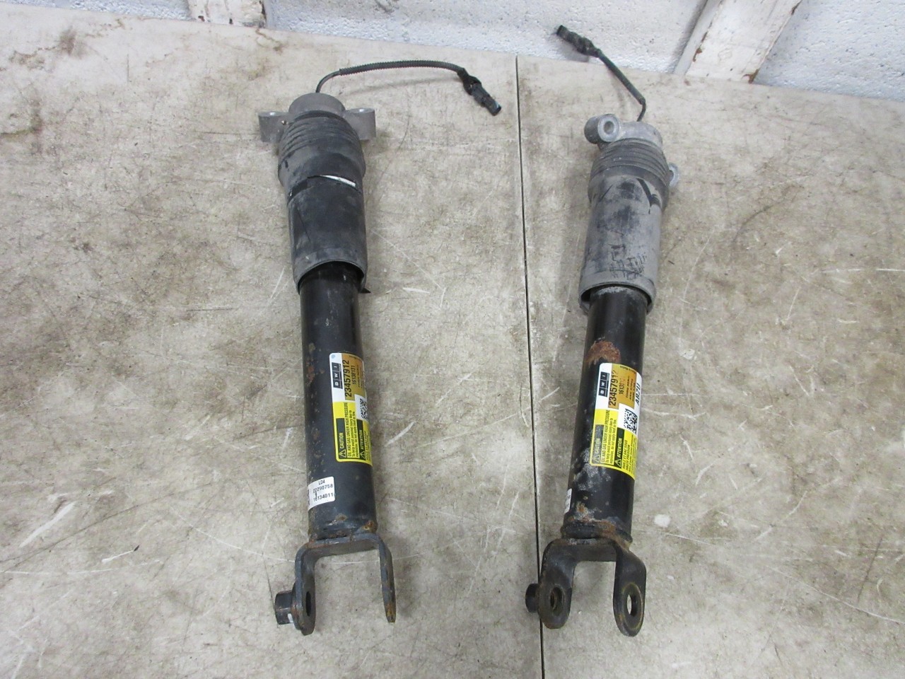 15-19 Chevrolet Corvette C7 OEM Rear Left & Right Shock Absorber Strut Pair