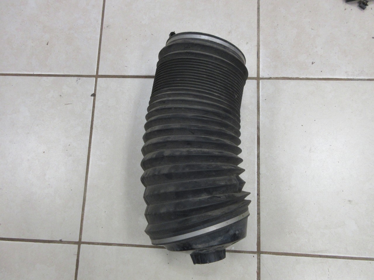 16-22 Jeep Grand Cherokee OEM Rear Right Air Suspension Spring Bag 68258354