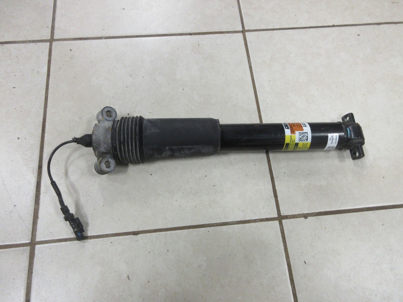 2014-2019 Chevrolet Corvette C7 OEM Front Shock Absorber Strut 23457911