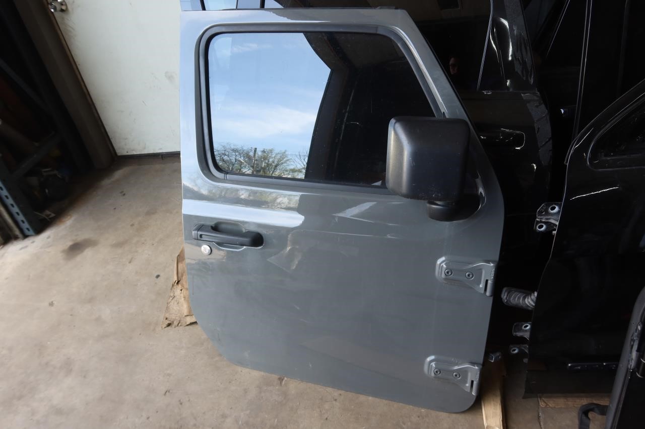 2018-2024 Jeep Wrangler Gladiator OEM Front Right Passenger Door 68281910