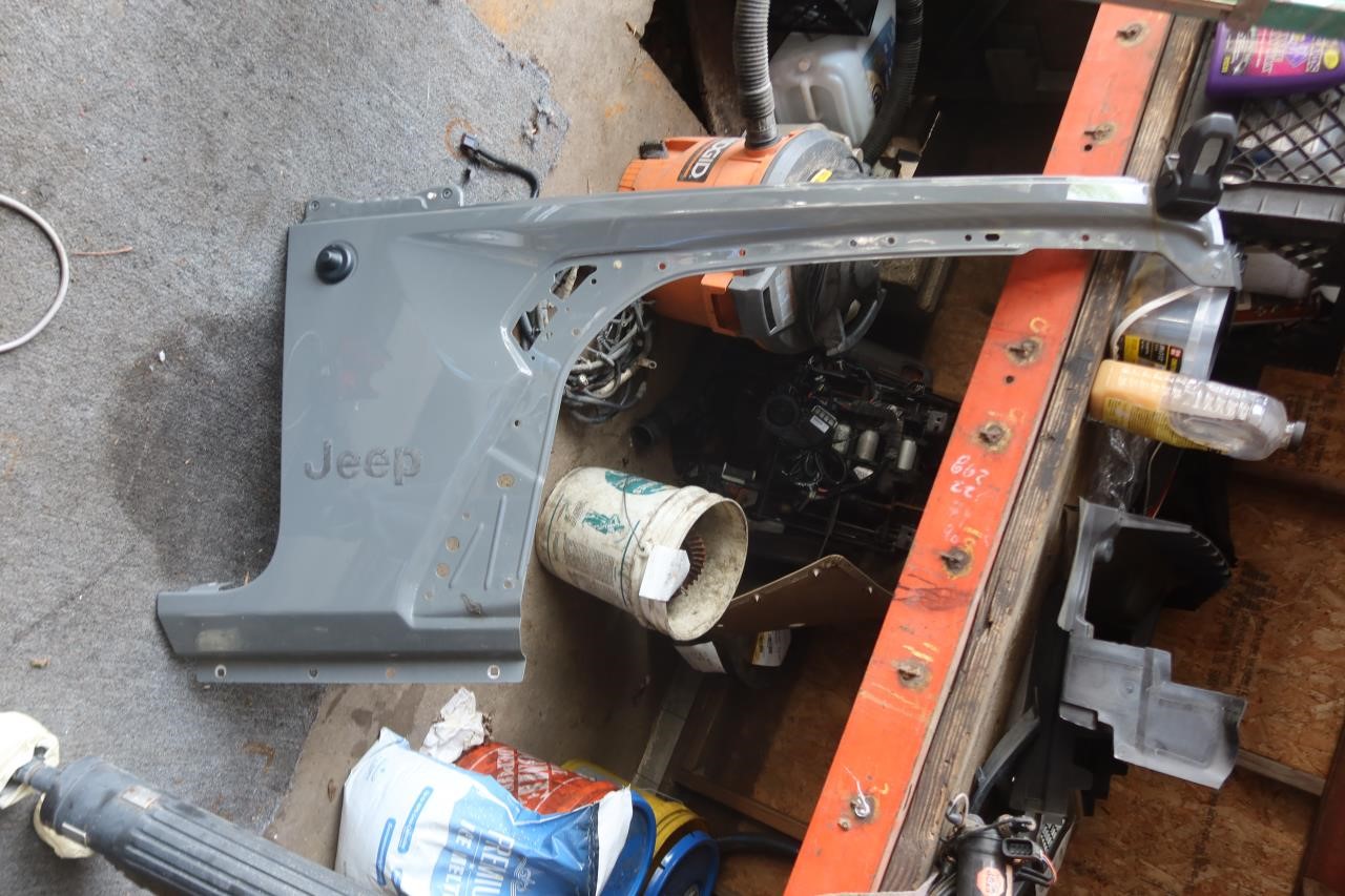 2018-2023 Jeep Wrangler JL OEM Front Right RH Passenger Fender 68281946