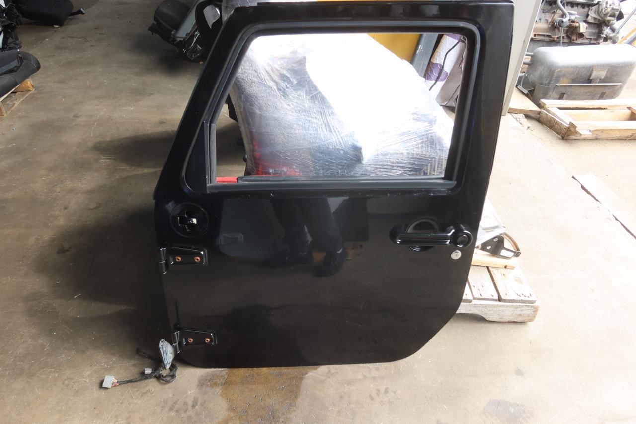 2011-2018 Jeep Wrangler JK JKU OEM Front Left Driver Door PX8 68079597