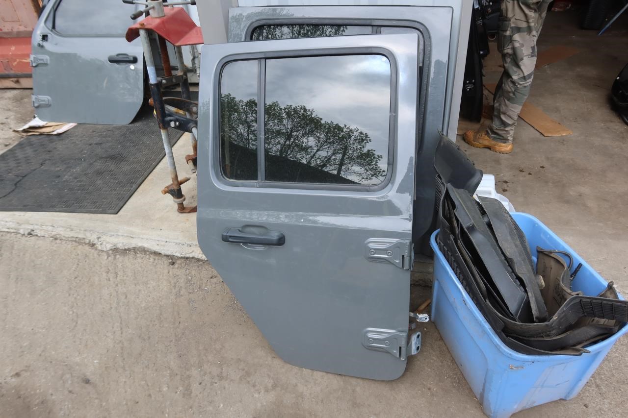 2018-2023 Jeep Wrangler Gladiator OEM Rear Right Passenger Door 68281908